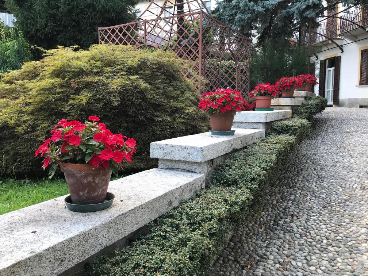 Villa Ombrosa Nebbiuno ภายนอก รูปภาพ